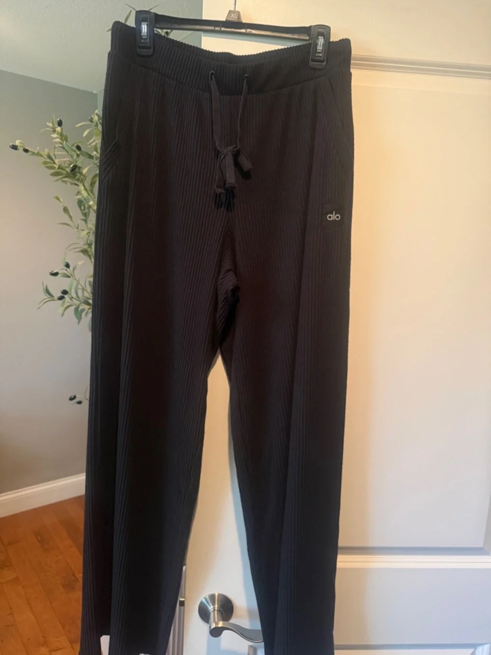 Alo Yoga Muse Set - Pullover and Wide Leg Pants - Picture 2 of 6
